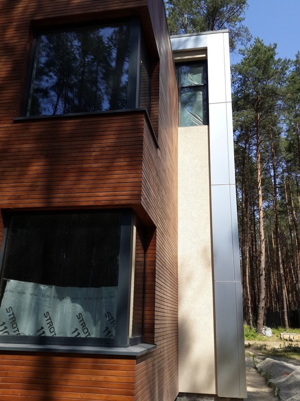   Облицовка дома плоская крыша композитным алюминием