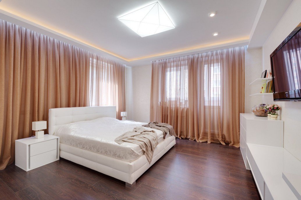   Светлая спальня большие окна современный стиль
