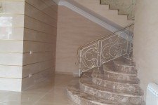   Мраморная лестница офис классический стиль