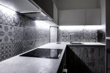   Серая кухня квартира-студи стиль минимализм 